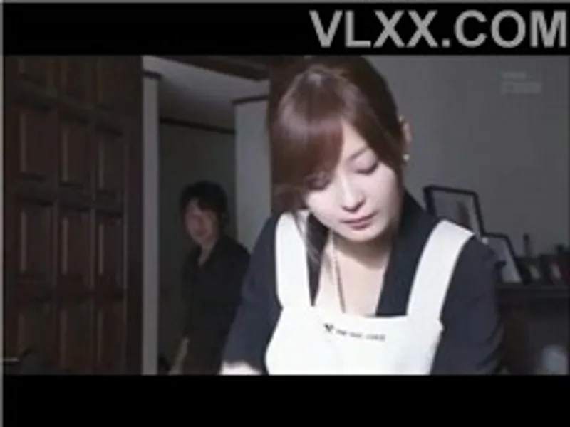 ông xã đi công việc, cô vợ ở nhà bị chồng mới cưới của chị gái cưỡng hiếp